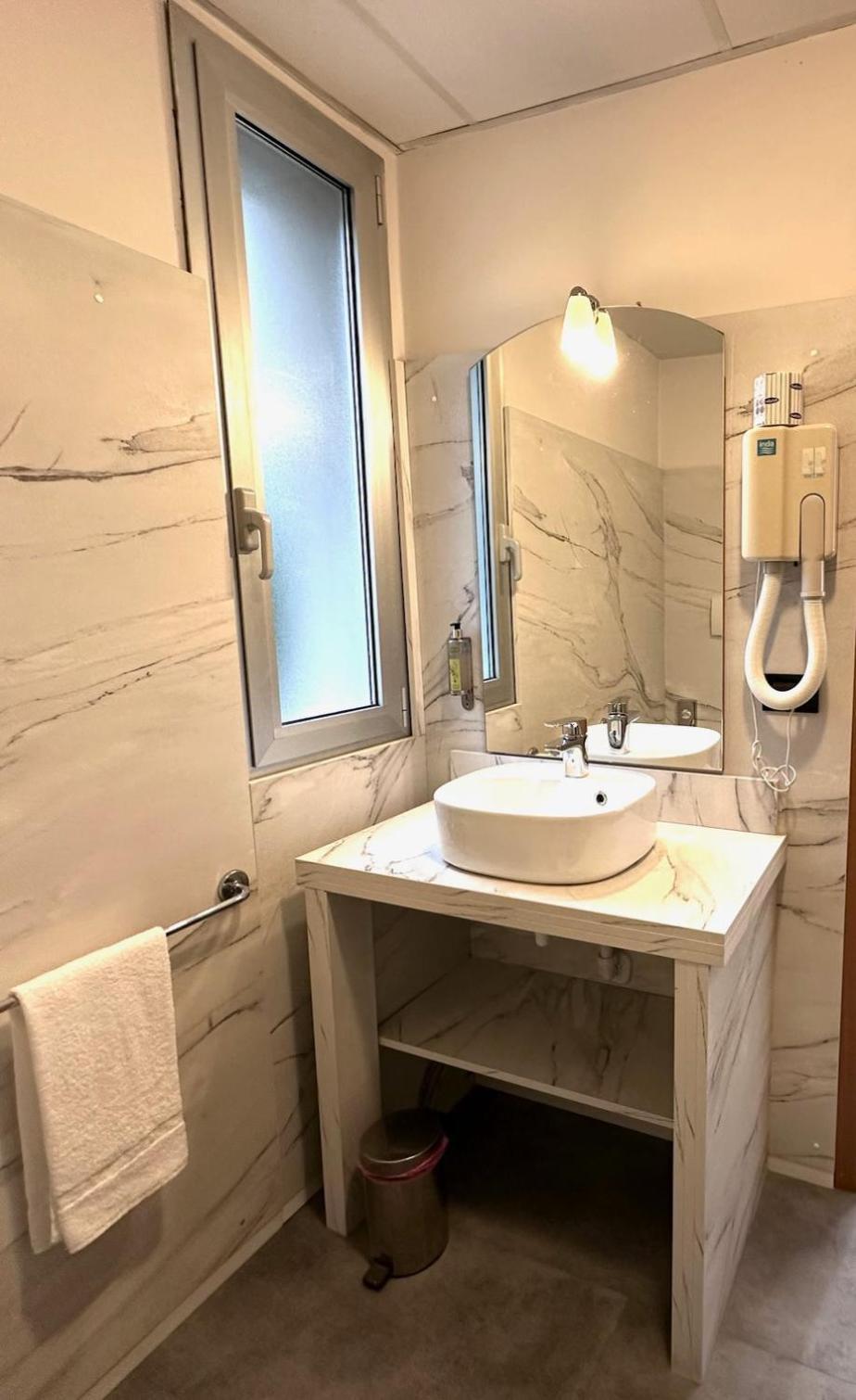 Hotel Leonardo Brescia Extérieur photo