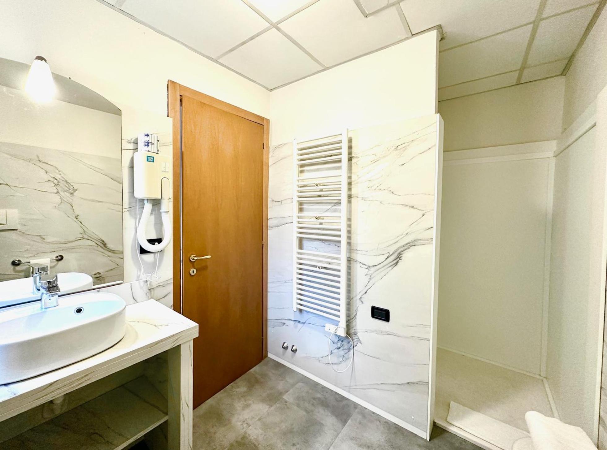 Hotel Leonardo Brescia Extérieur photo