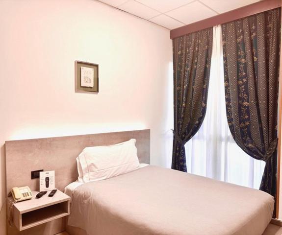 Hotel Leonardo Brescia Extérieur photo