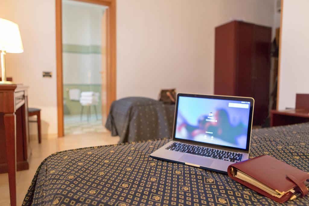 Hotel Leonardo Brescia Extérieur photo
