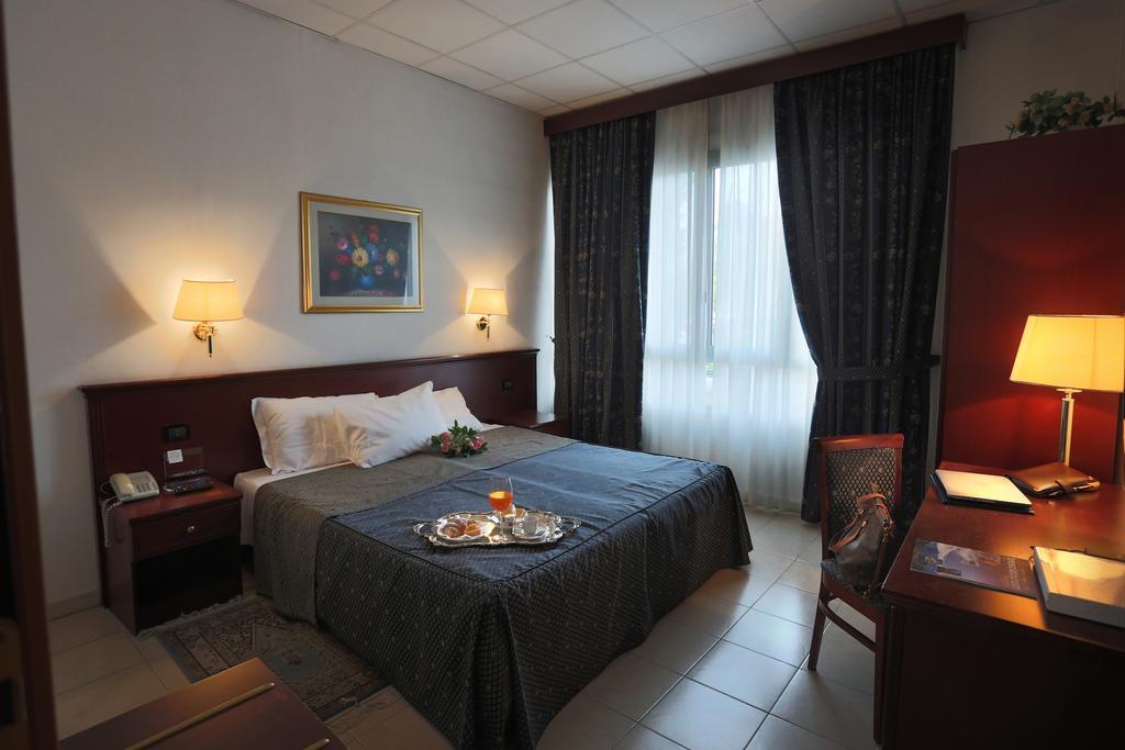Hotel Leonardo Brescia Extérieur photo